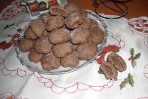 Biscuiti cu esenta de migdale si ciocolata