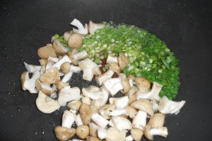 Bureti de prun cu usturoi verde