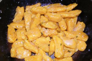 Gnocchi de morcovi in unt aromat