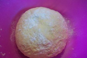 Pasca moldoveneasca cu branza si stafide