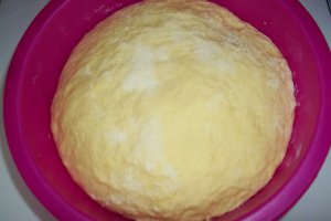 Pasca moldoveneasca cu branza si stafide