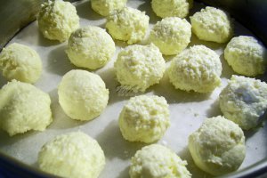 Prajitura cu bombite de branza cu cocos