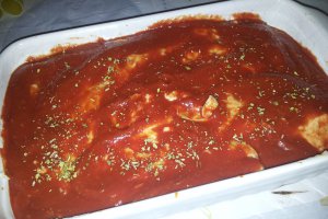 Cannelloni cu spanac, ricotta, suc de rosii si sos Bechamel