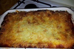 Cannelloni cu spanac, ricotta, suc de rosii si sos Bechamel