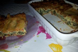Cannelloni cu spanac, ricotta, suc de rosii si sos Bechamel