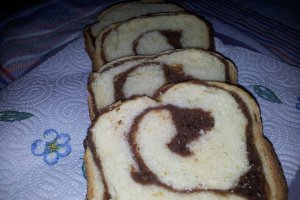 Cozonac cu crema de cacao, nuca si rom