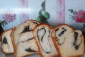 Cozonac pufos de post cu migdale,cacao si rahat