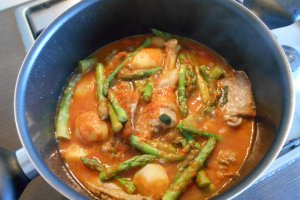 Pui cu sparanghel si cartofi