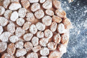 Gnocchi din dovleac copt cu unt brun si pesto de rucola 