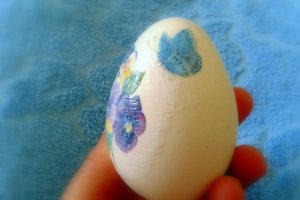 Oua decorate cu tehnica decoupage-ului