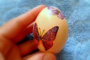 Oua decorate cu tehnica decoupage-ului