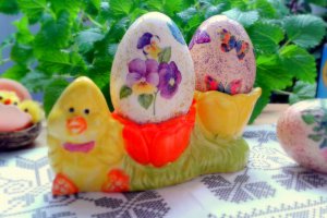 Oua decorate cu tehnica decoupage-ului