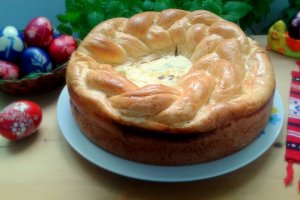 Pasca traditionala cu branza si stafide