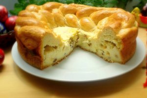 Pasca traditionala cu branza si stafide