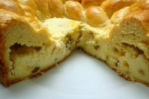 Pasca traditionala cu branza si stafide