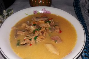 Ciorba traditionala de miel la ceaun