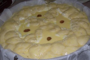 Pasca cu branza de vaci si stafide