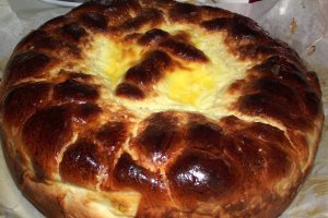 Pasca cu branza de vaci si stafide