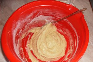 Prajitura cu crema de lamaie si glazura de ciocolata