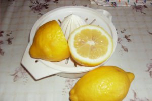 Prajitura cu crema de lamaie si glazura de ciocolata