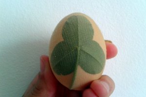 Oua decorate cu frunzulite
