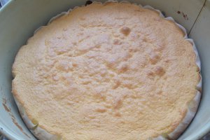 Tort cu crema de lime si capsuni