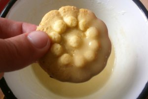Biscuiti cu gem si nuca de cocos