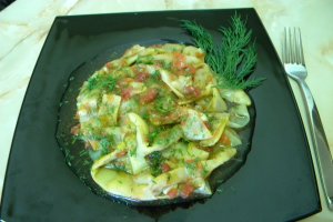 Fasole galbena cu rosii si usturoi