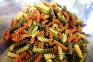 Salata de fusilli cu legume