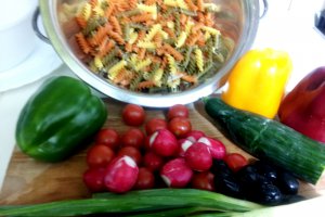 Salata de fusilli cu legume