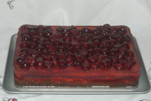Desert prajitura cu branza si jeleu de visine