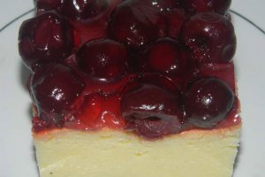 Desert prajitura cu branza si jeleu de visine