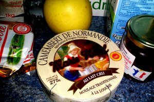 Pirojki cu camembert si mere