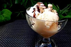 Inghetata cremoasa cu dulce de leche