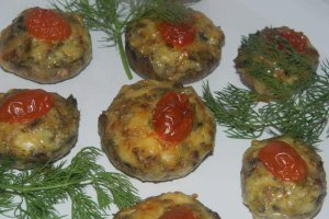 Ciuperci umplute cu peste afumat