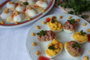 Aperitiv oua umplute
