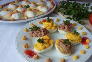 Aperitiv oua umplute