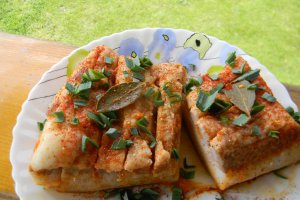 Slanina fiarta cu boia si usturoi verde 