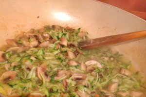 Ciuperci cu zucchini cu unt