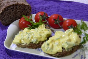 Sandvici cu salata de oua