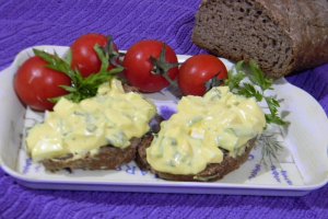 Sandvici cu salata de oua