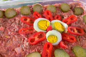 Salata cu carne de vitel si sfecla  rosie