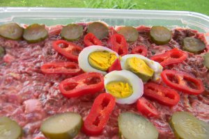 Salata cu carne de vitel si sfecla  rosie