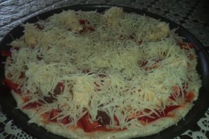 Pizza din aluat cu masline si fulgi de ovaz