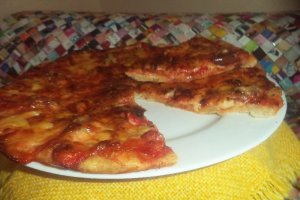 Pizza din aluat cu masline si fulgi de ovaz