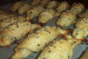Cornulete cu branza, cascaval si fulgi de ovaz