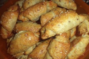 Cornulete cu branza, cascaval si fulgi de ovaz