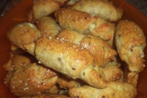 Cornulete cu branza, cascaval si fulgi de ovaz
