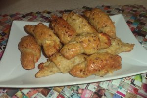 Cornulete cu branza, cascaval si fulgi de ovaz