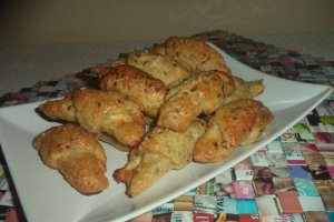 Cornulete cu branza, cascaval si fulgi de ovaz